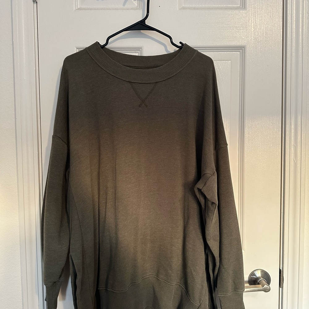 AE Long green sweater
